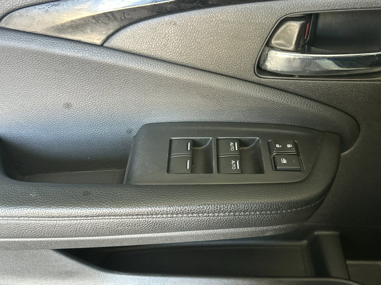 Used 2017 Honda Pilot Touring image 11