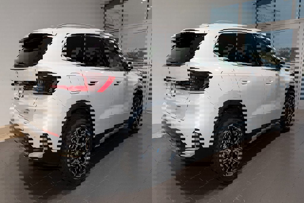 Used 2025 BMW X1 xDrive28i w/ Convenience Package image 5