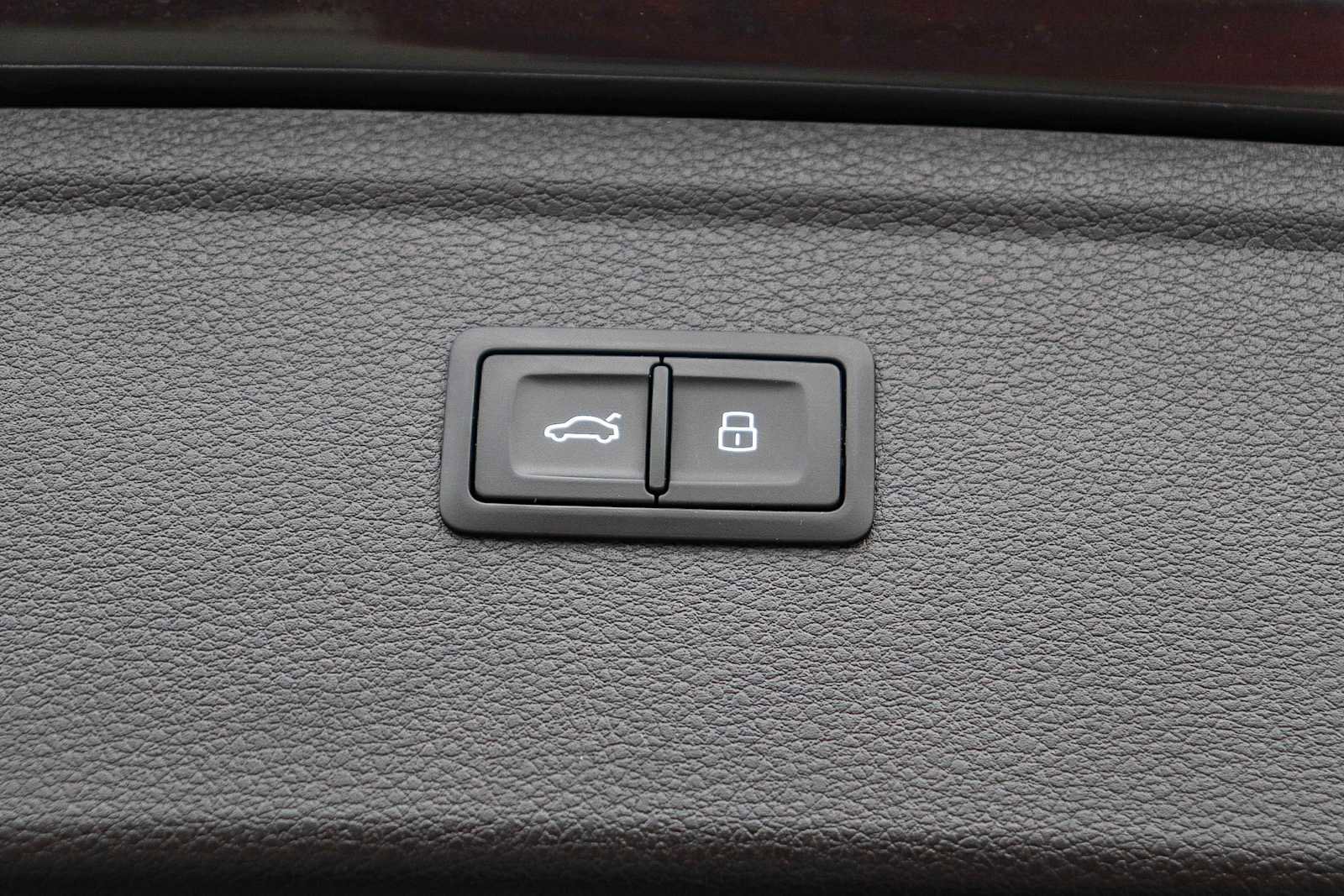 Used 2020 Audi Q5 e Premium Plus w/ Premium Plus Package image 40