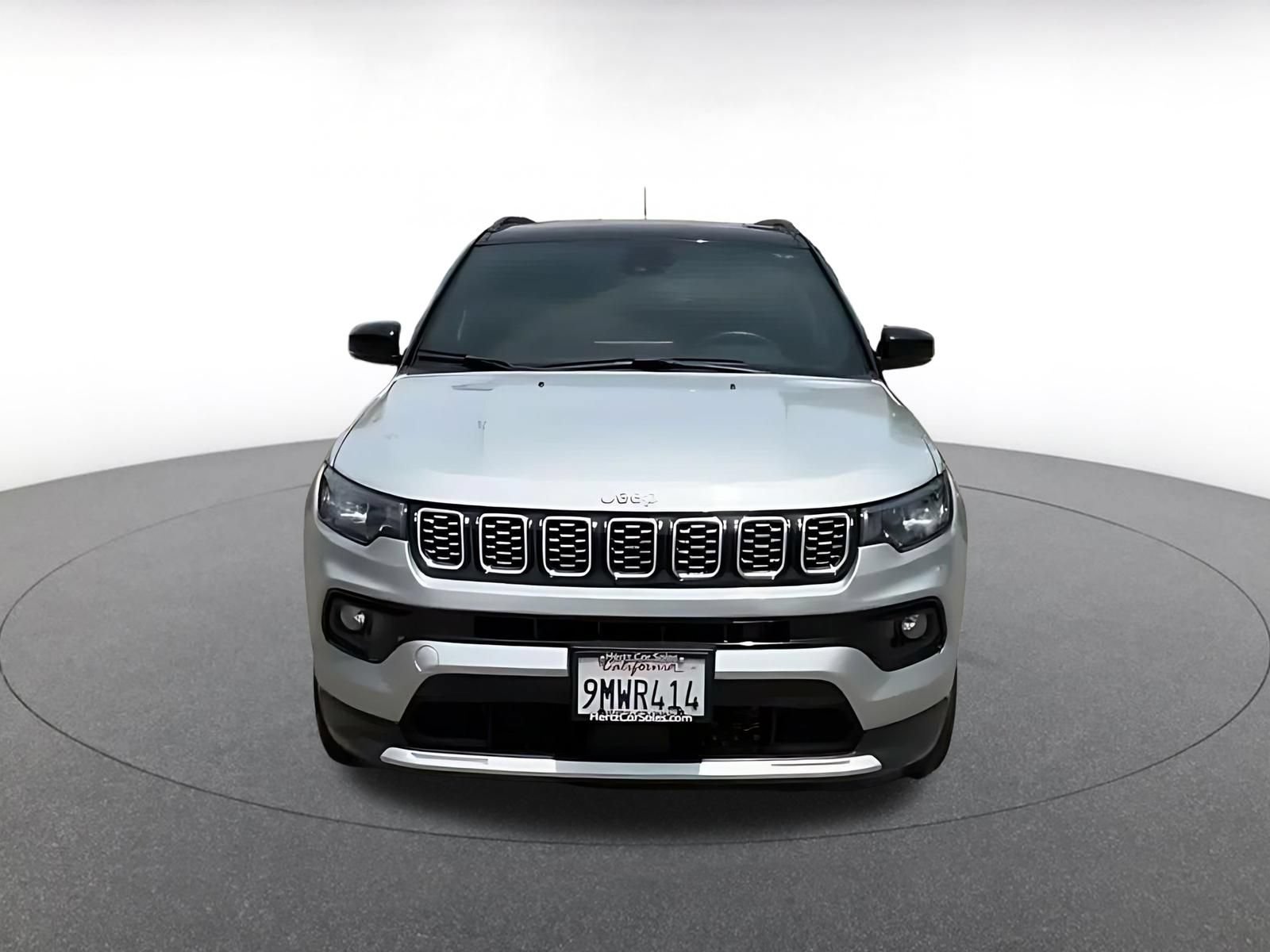 Used 2025 Jeep Compass Limited AWD/4WD image 4