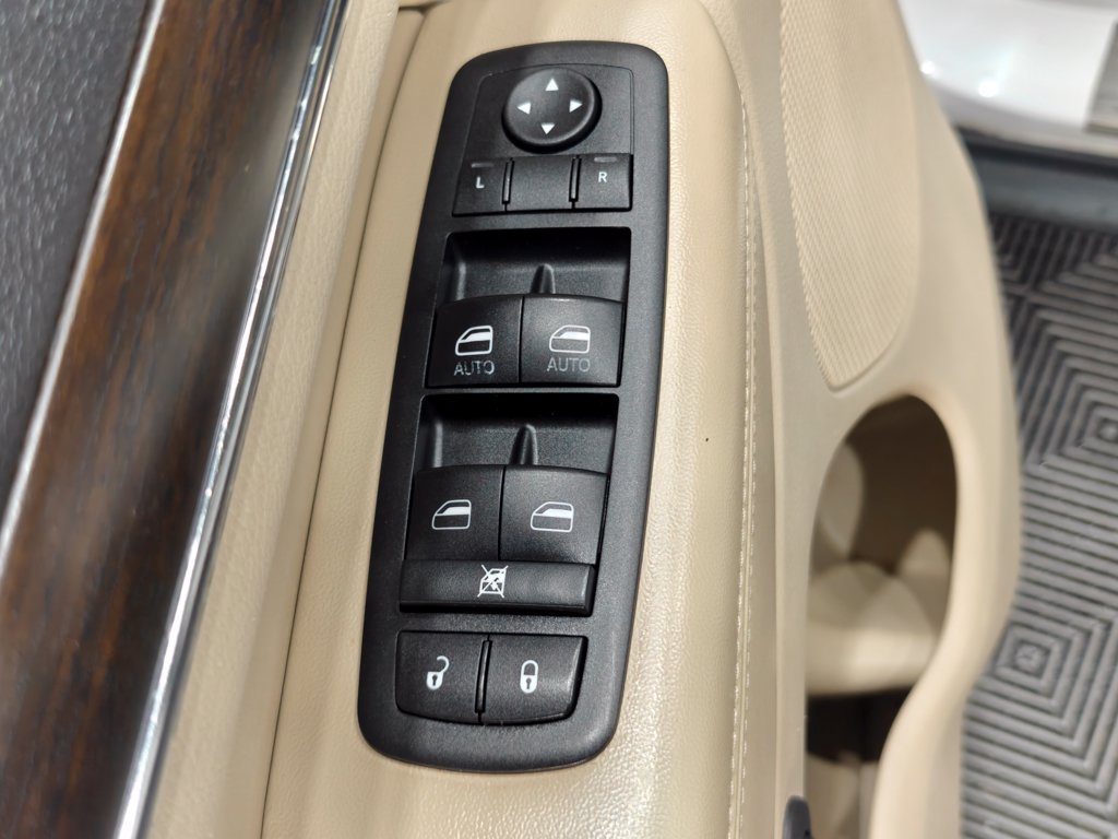 Used 2014 Jeep Grand Cherokee Limited w/ Luxury Group II AWD/4WD image 56