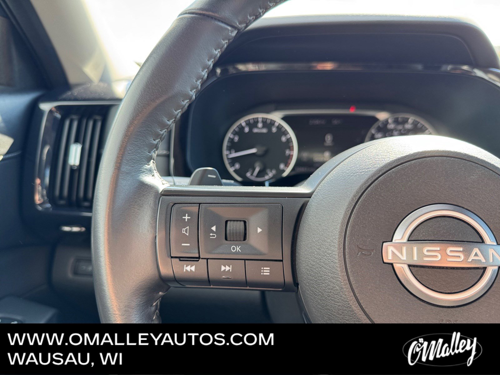 Used 2024 Nissan Pathfinder SV image 16