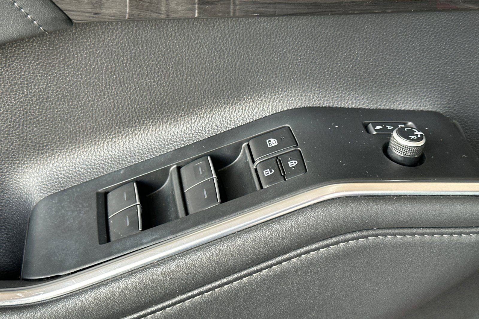 Used 2023 Toyota Highlander Limited image 13