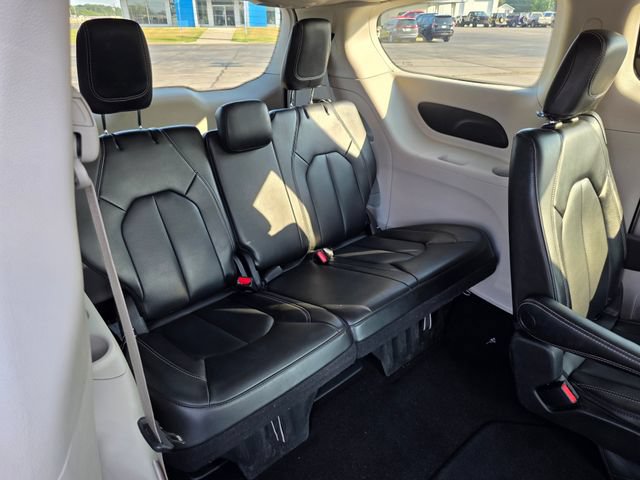 Used 2023 Chrysler Pacifica Touring-L FWD image 41