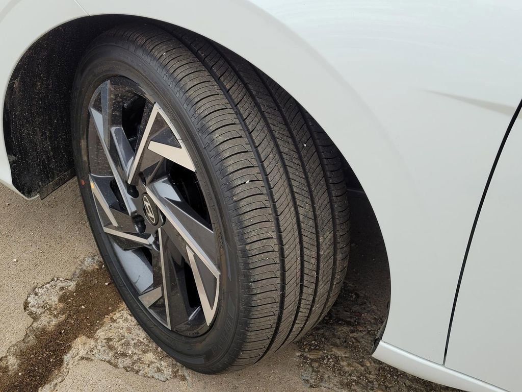 New 2025 Hyundai Elantra SEL FWD image 8