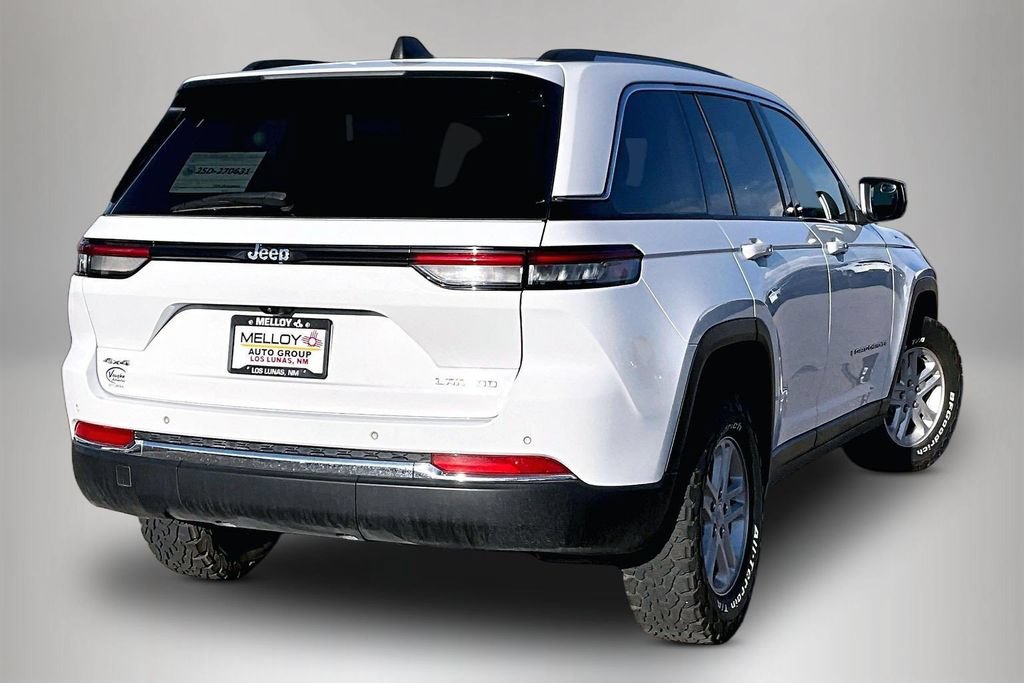 Used 2023 Jeep Grand Cherokee Laredo AWD/4WD image 6