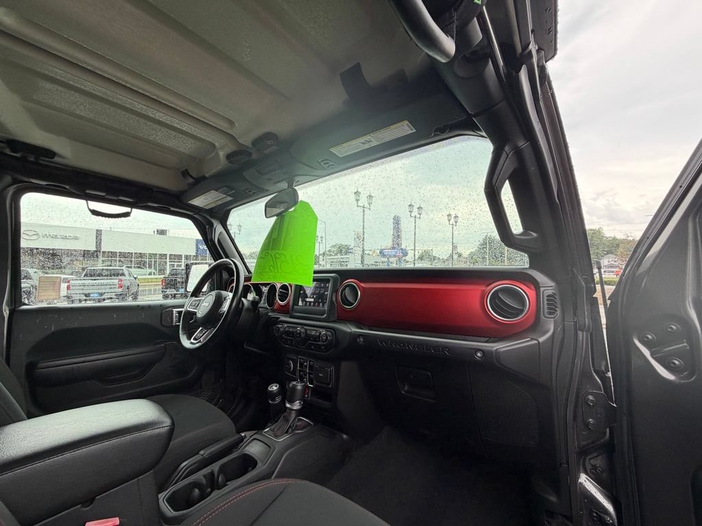 Used 2021 Jeep Wrangler Unlimited Rubicon w/ Cold Weather Group AWD/4WD image 10