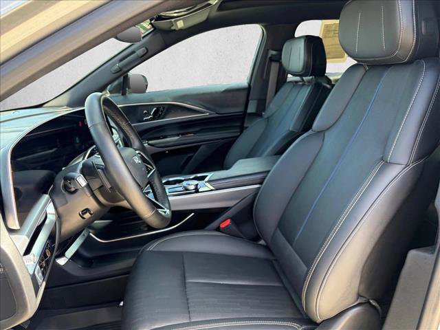Used 2025 Cadillac Lyriq Sport w/ LPO, Floor Liner Package AWD/4WD image 17