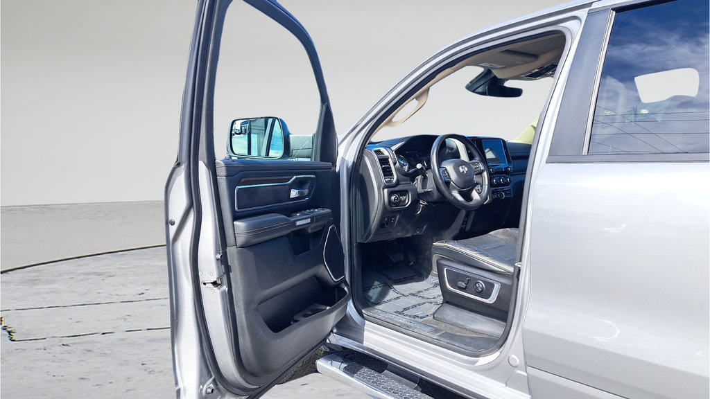 Used 2021 RAM 1500 Laramie AWD/4WD image 9