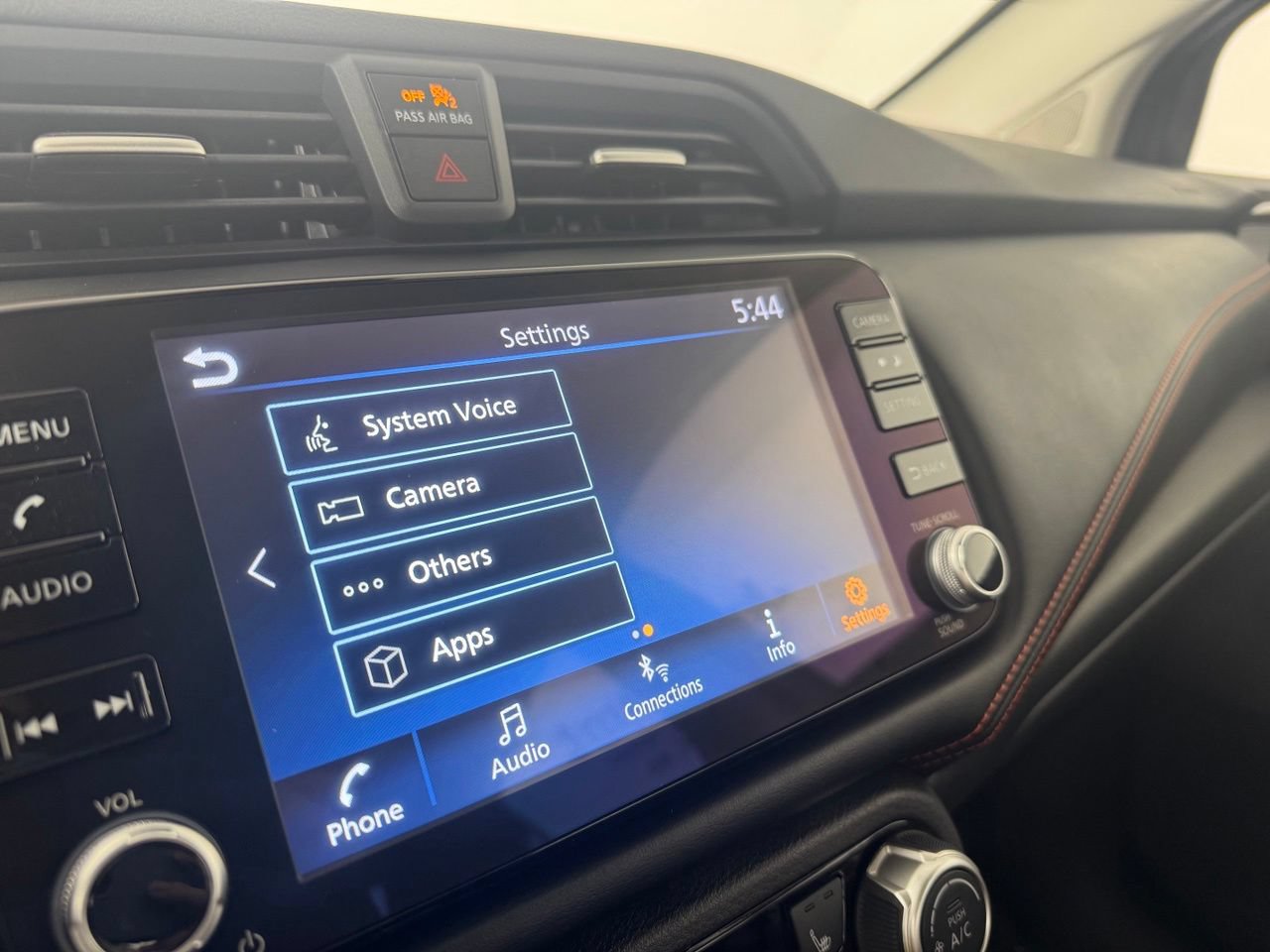 Used 2025 Nissan Versa SR FWD image 23