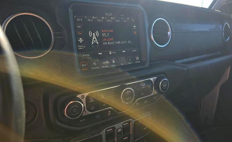 Used 2023 Jeep Wrangler Sahara w/ Cold Weather Group image 9