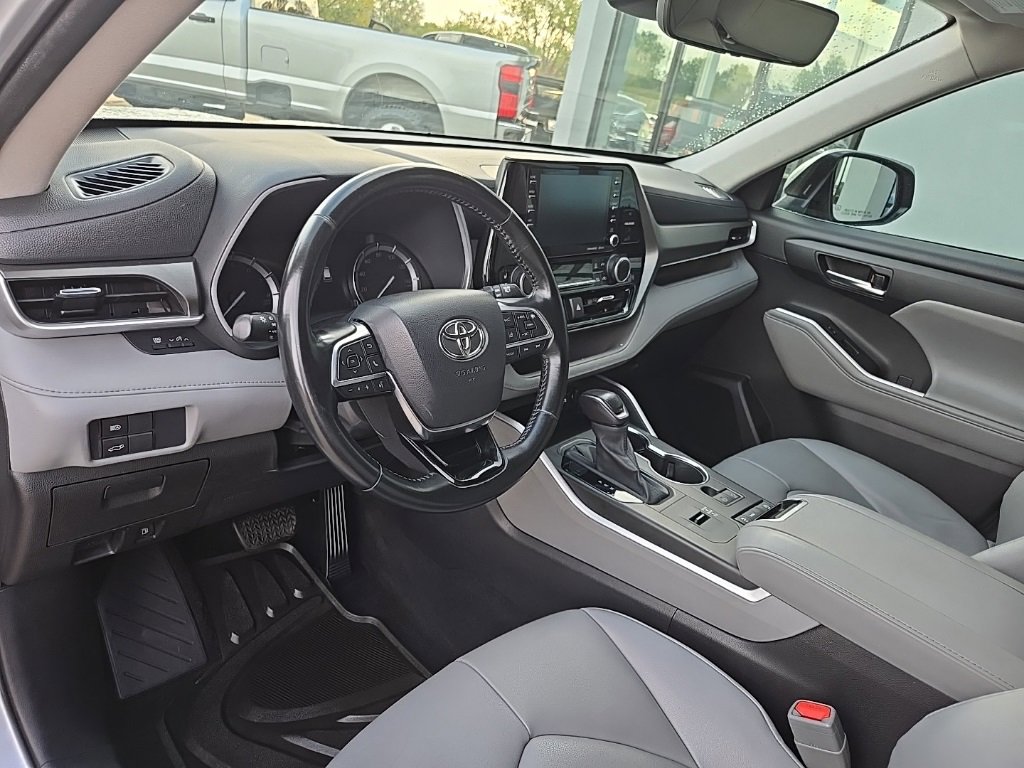 Used 2021 Toyota Highlander XLE image 36