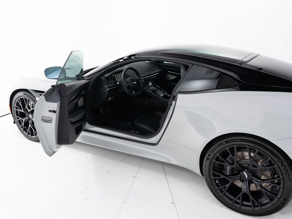 Used 2025 Aston Martin DB12 Coupe image 9