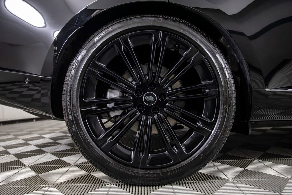 Used 2025 Land Rover Range Rover SE image 41