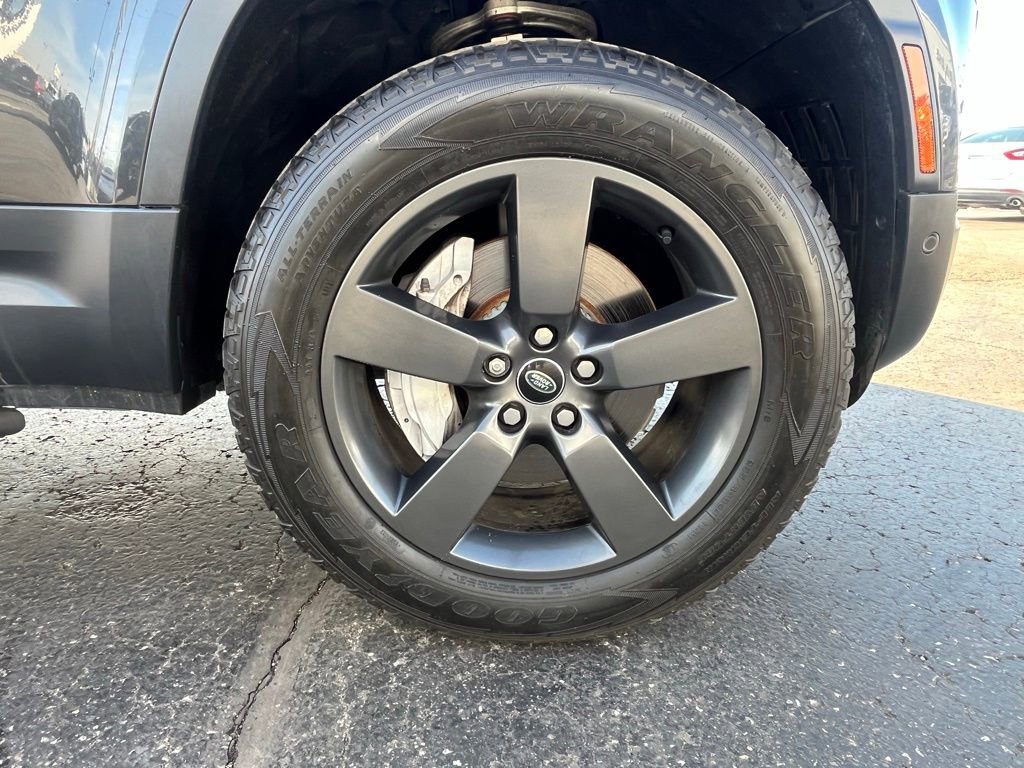 Used 2023 Land Rover Defender 110 SE image 18