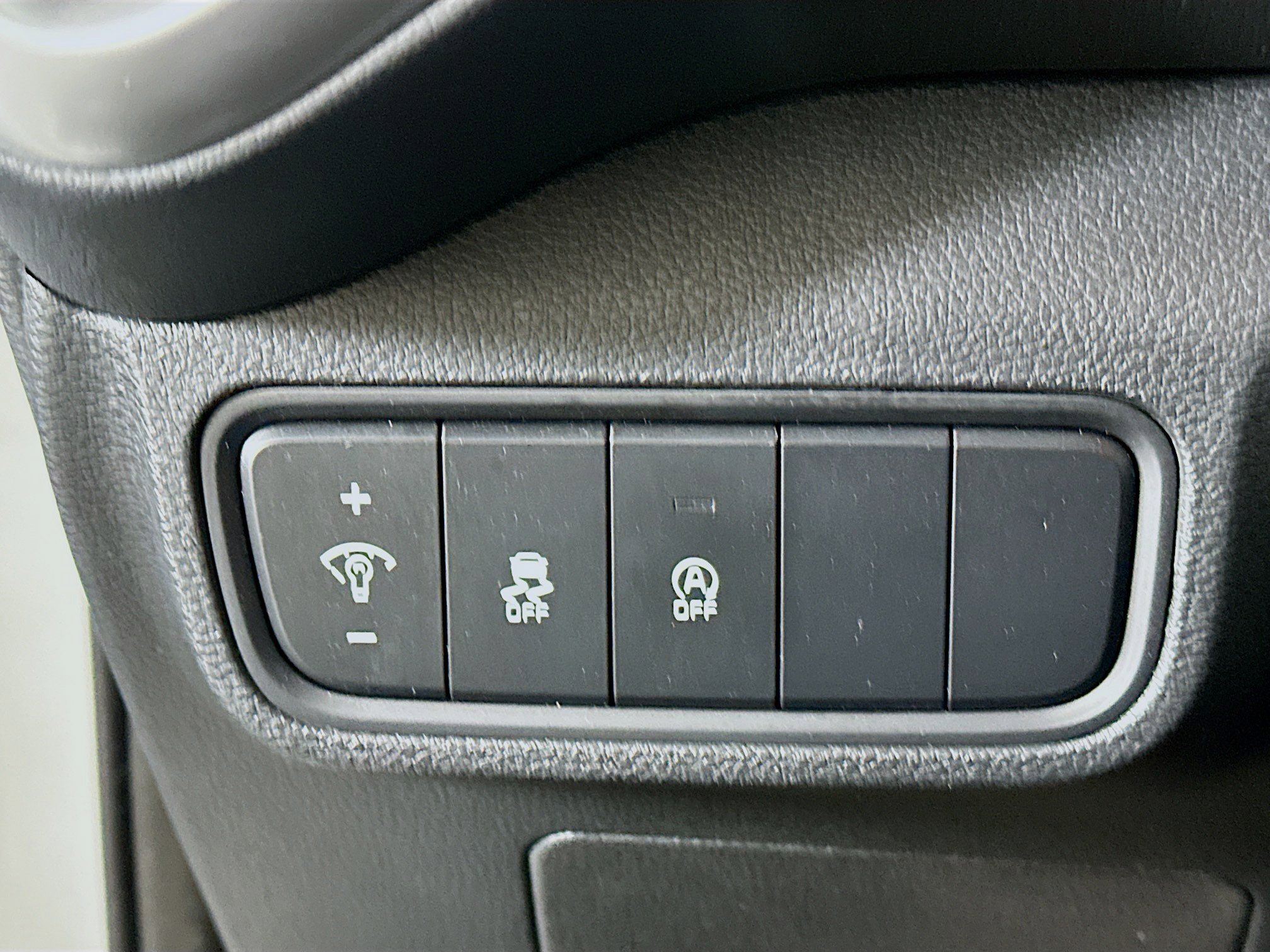 Used 2025 Kia Soul LX w/ LX Technology Package FWD image 17