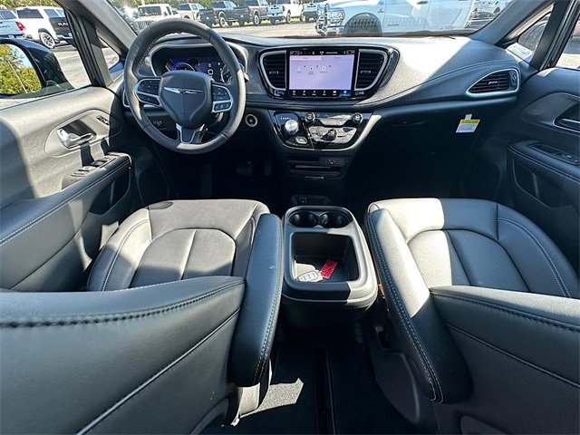 New 2026 Chrysler Pacifica Select image 16