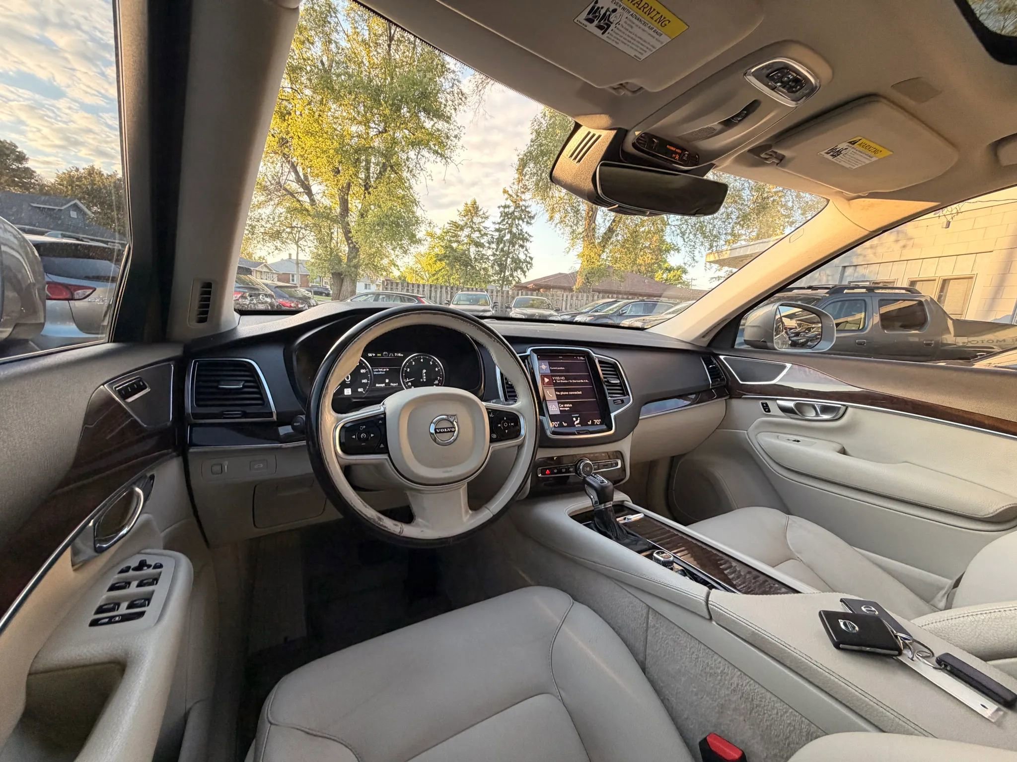 Used 2016 Volvo XC90 T6 Momentum w/ Momentum Plus Package AWD/4WD image 29