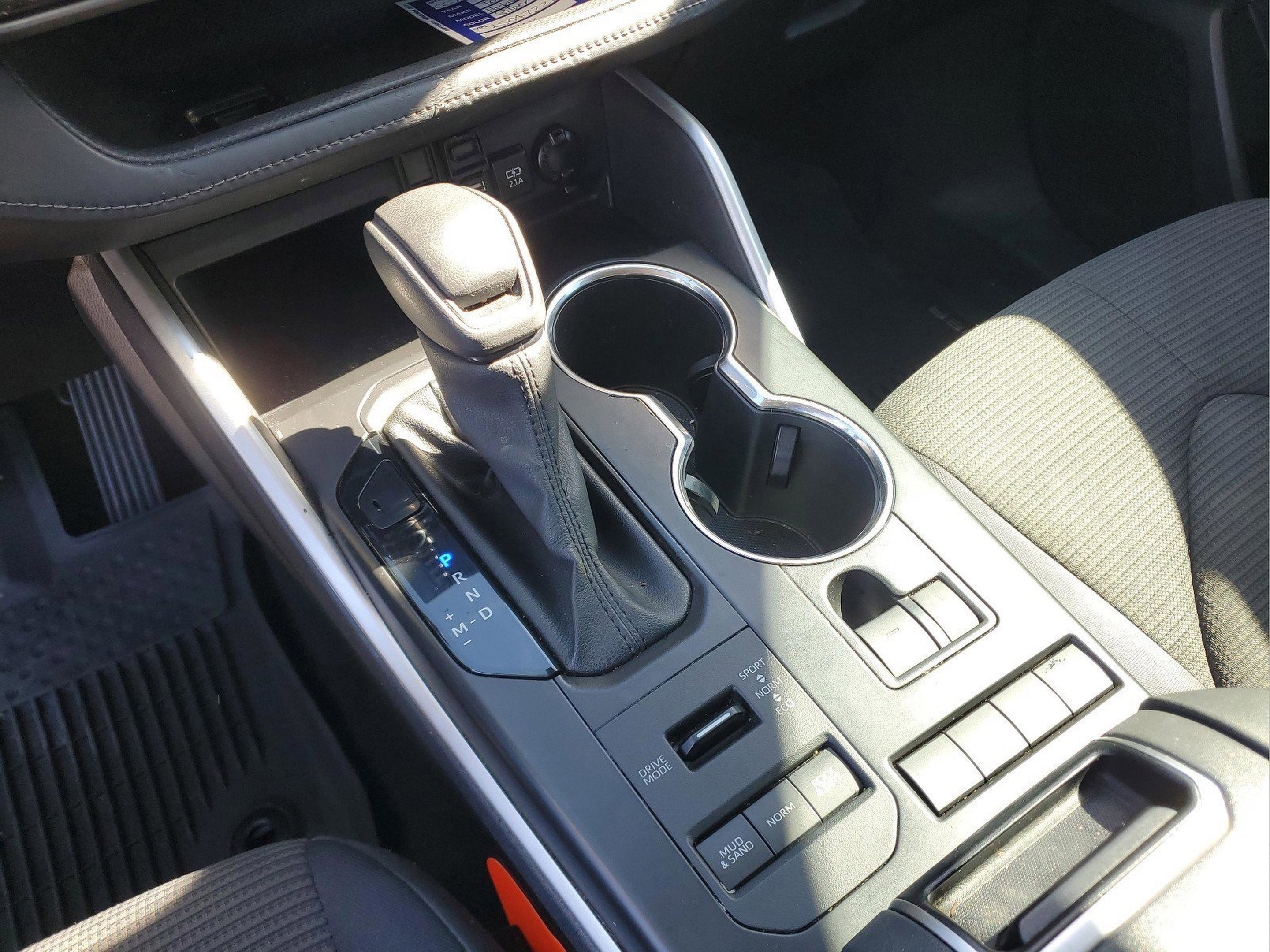 Used 2020 Toyota Highlander L image 25