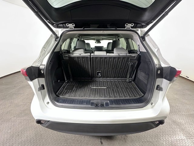 Used 2022 Toyota Highlander XLE image 15