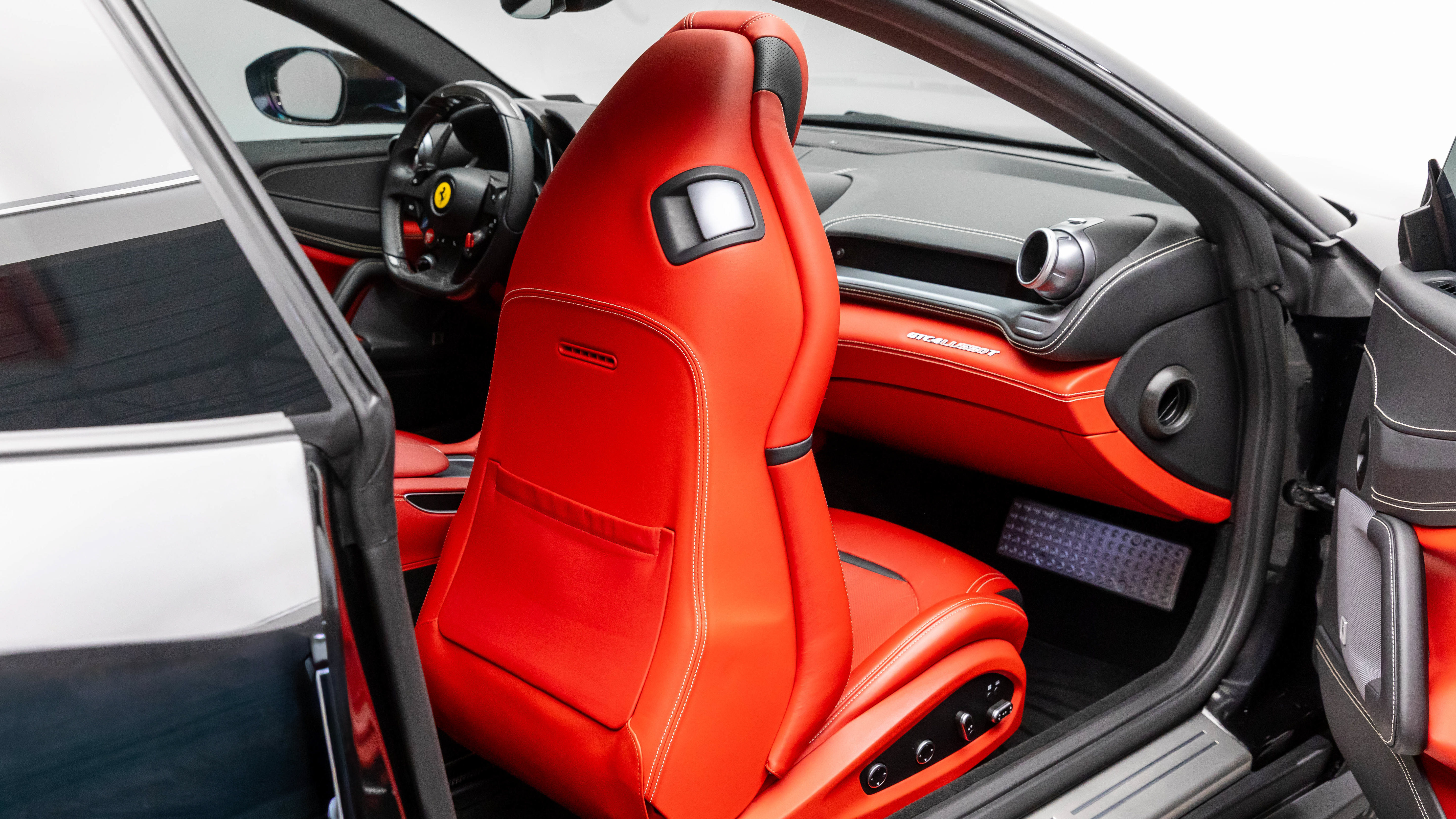 Used 2020 Ferrari GTC4Lusso T RWD image 28