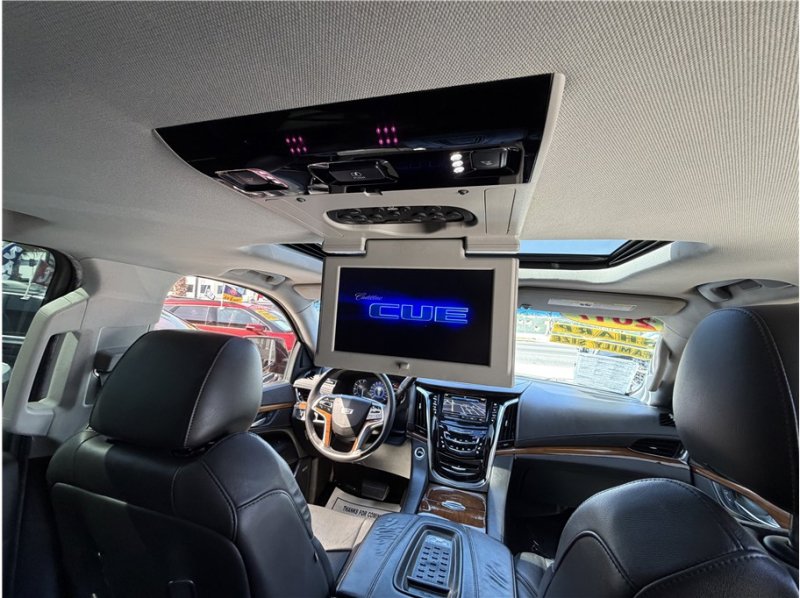 Used 2017 Cadillac Escalade Premium Luxury RWD image 31