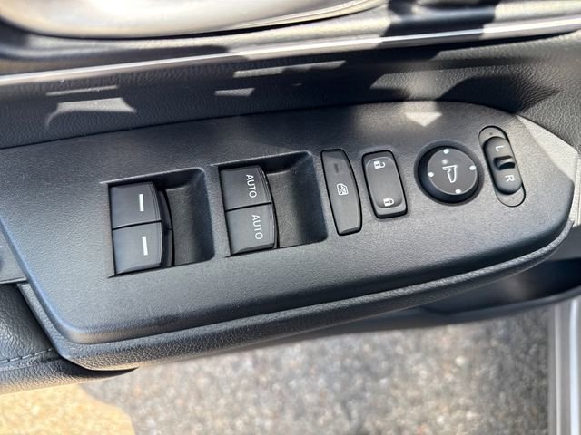 Used 2018 Honda CR-V Touring image 5