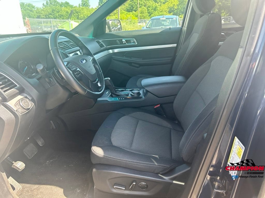 Used 2016 Ford Explorer XLT w/ Equipment Group 201A AWD/4WD image 13