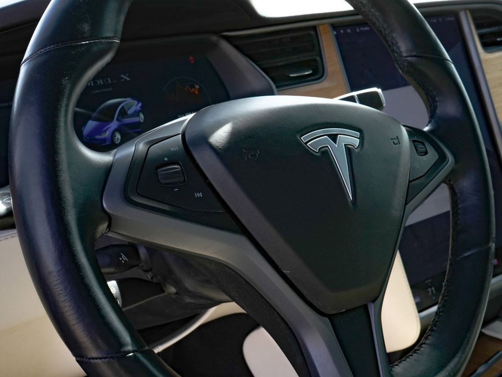 Used 2020 Tesla Model X Long Range image 16