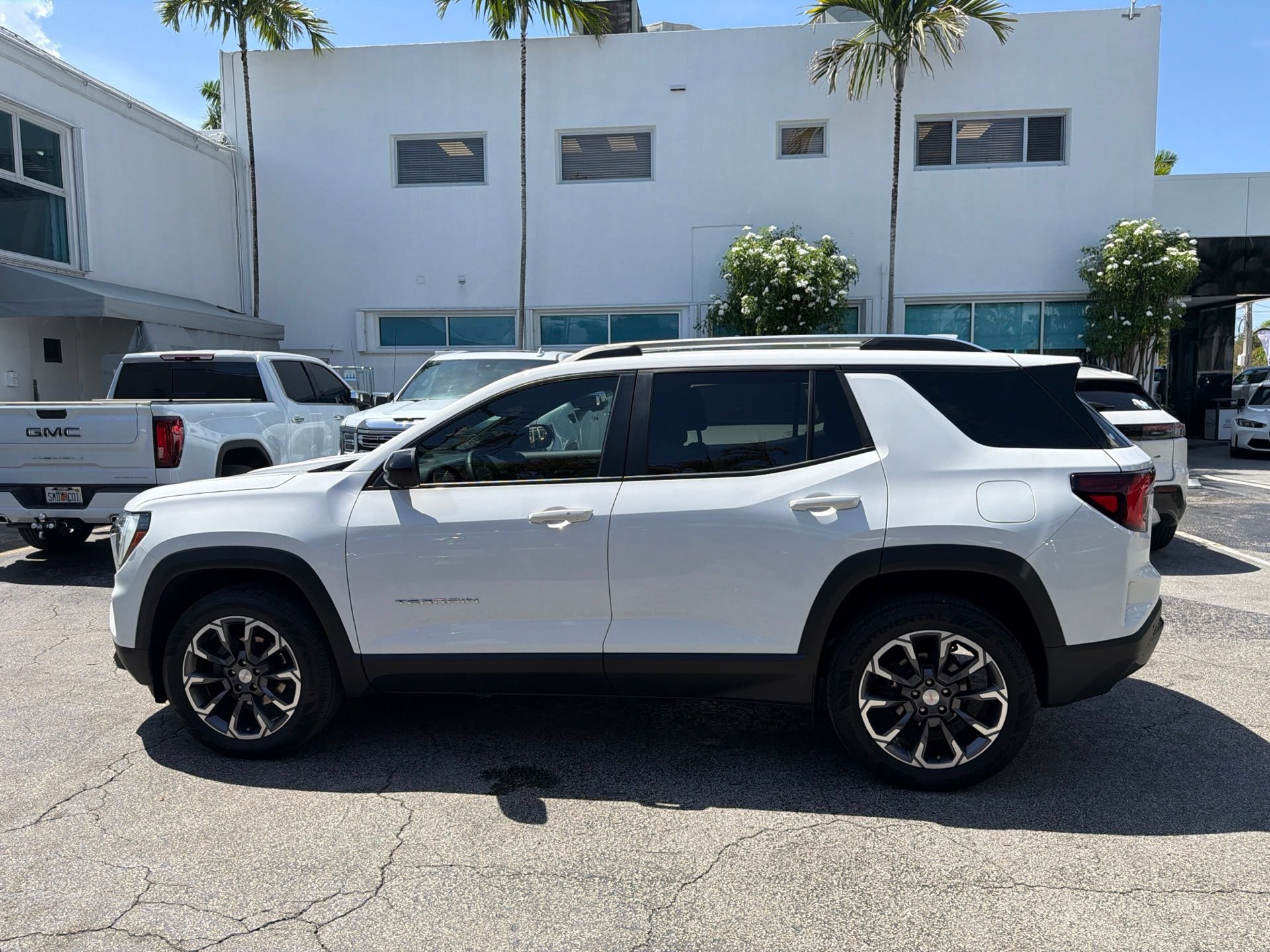 Used 2025 GMC Terrain Elevation w/ Elevation Premium Package AWD/4WD image 8