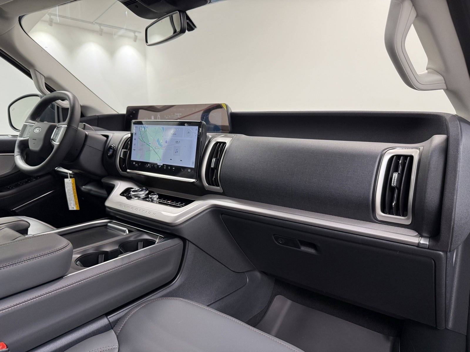 New 2025 Ford Expedition Active image 32