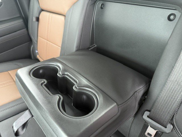 Used 2025 Chevrolet Silverado 1500 High Country AWD/4WD image 31