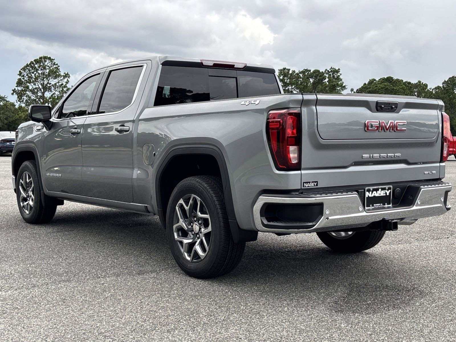 New 2025 GMC Sierra 1500 SLE w/ Preferred Package image 28