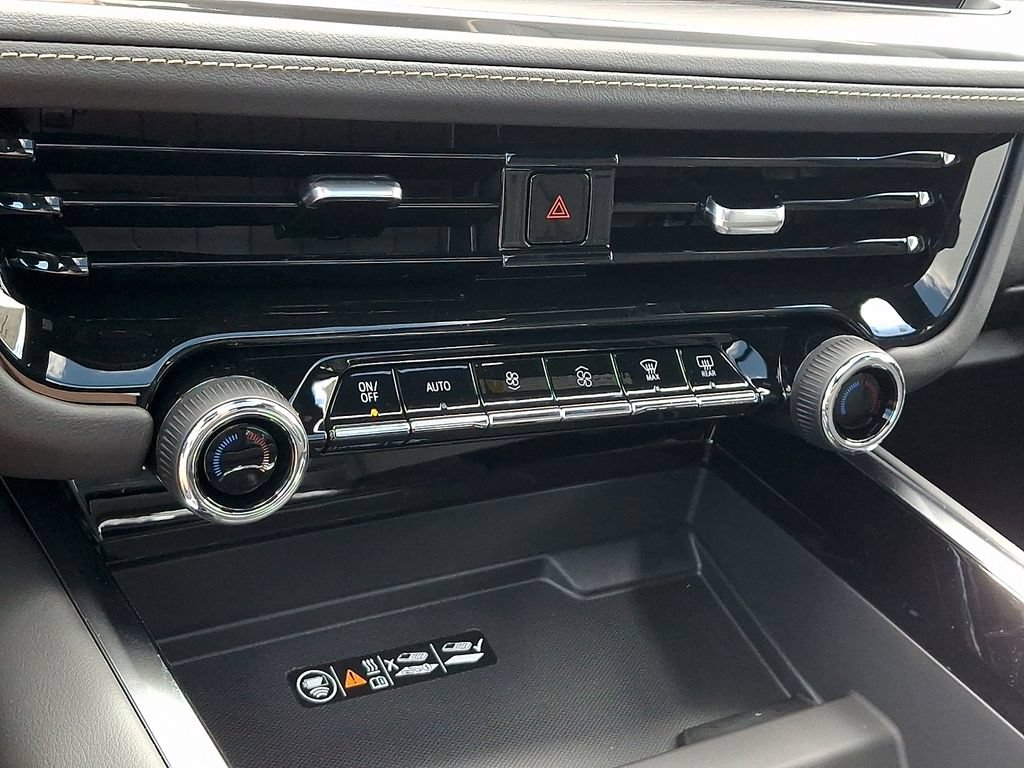 New 2026 Chevrolet Suburban Premier w/ Sun And Tow Package AWD/4WD image 13