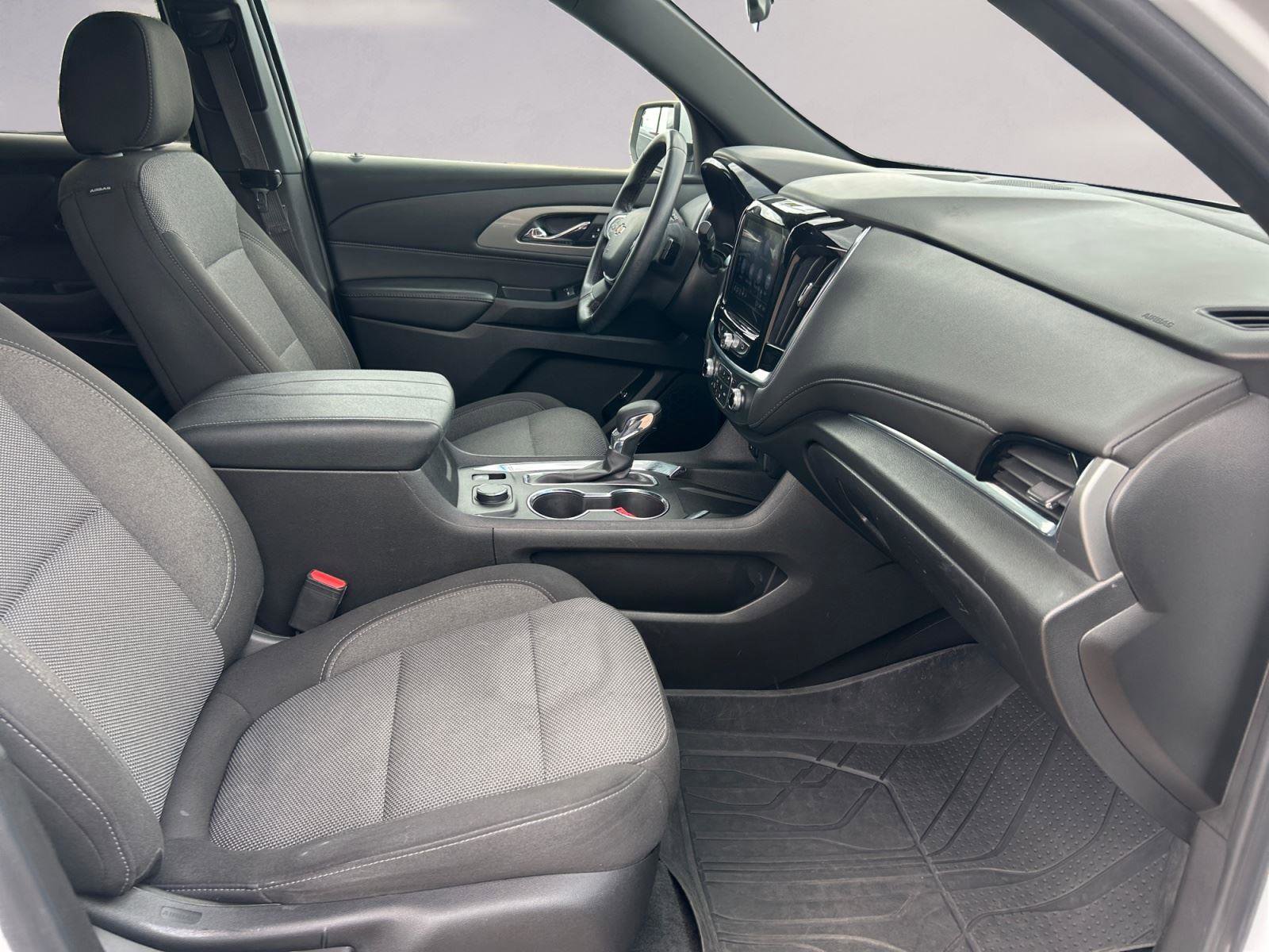 Used 2023 Chevrolet Traverse LT image 15