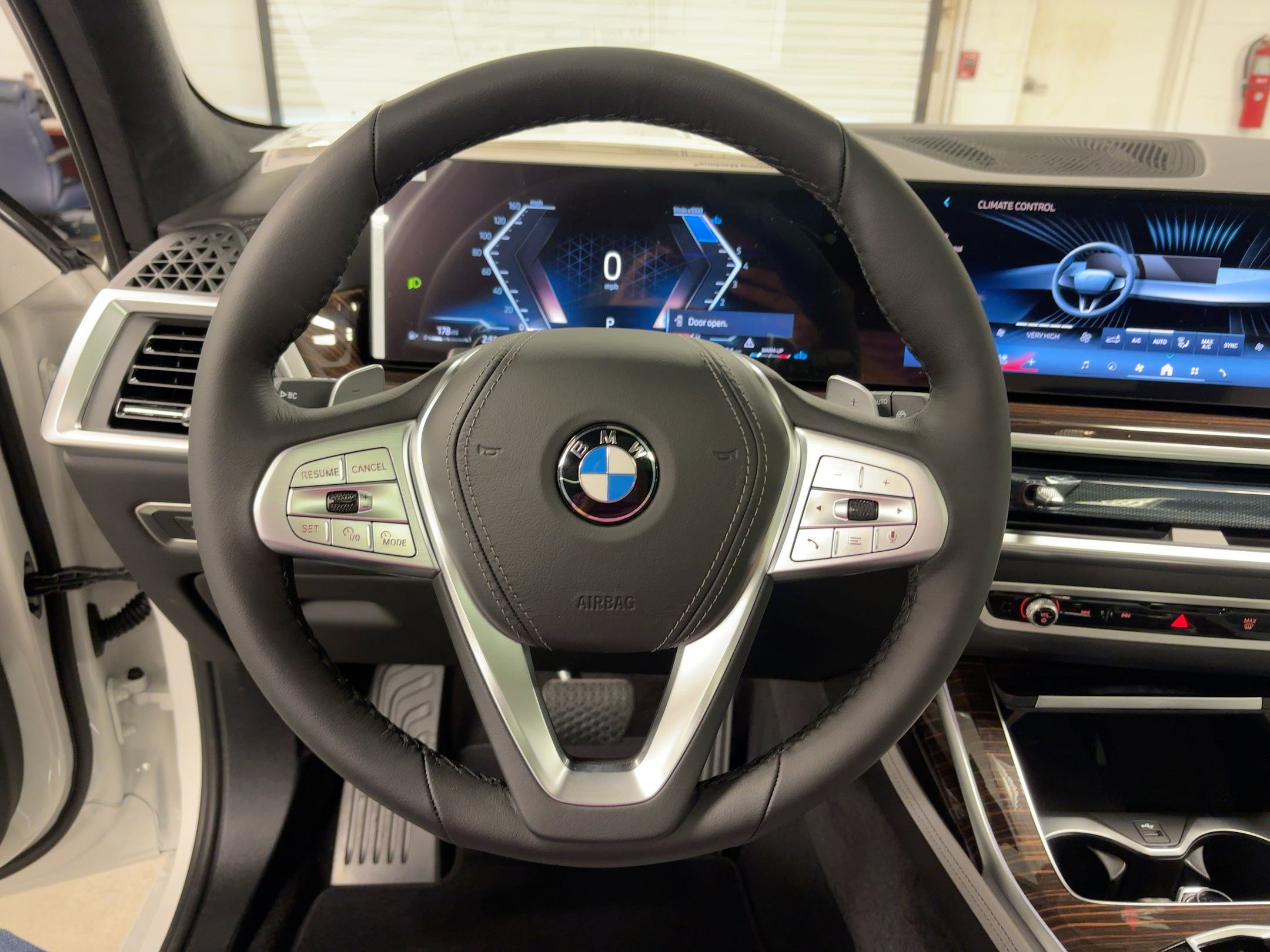 New 2026 BMW X7 xDrive40i w/ Premium Package image 16