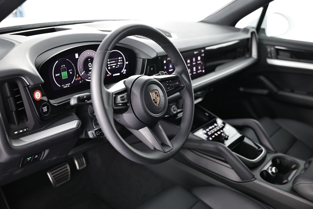 Certified 2025 Porsche Cayenne S AWD/4WD image 4
