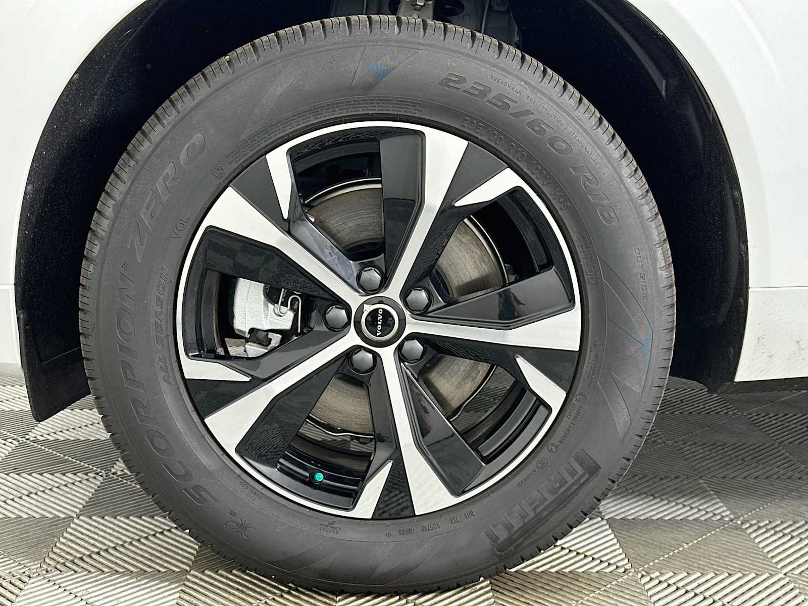 New 2026 Volvo XC60 B5 Core w/ Climate Package PRO AWD/4WD image 29