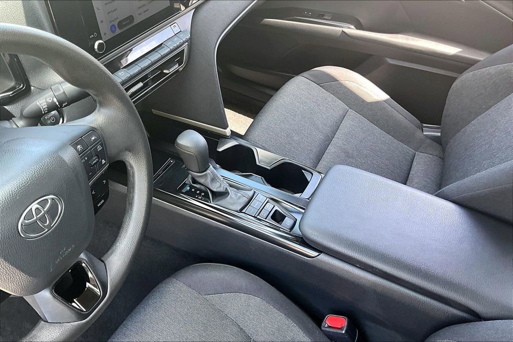 Used 2025 Toyota Camry SE FWD image 18