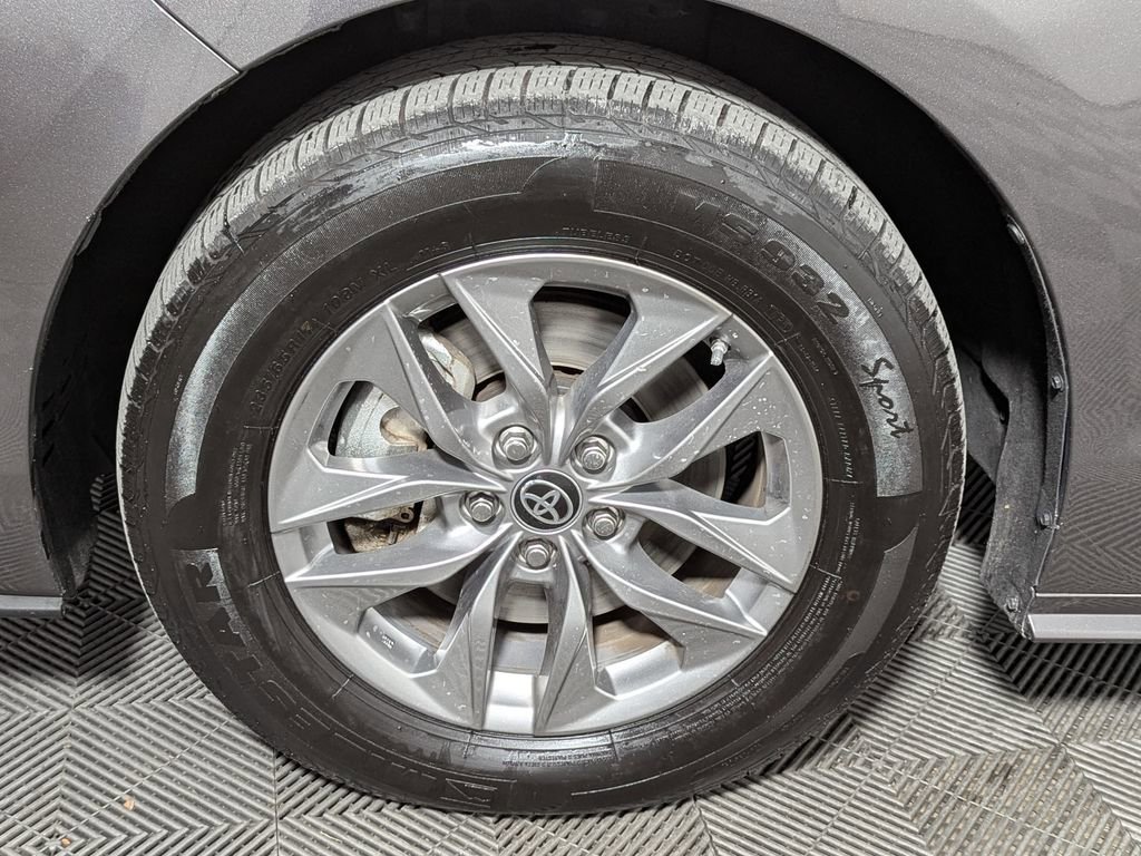 Used 2024 Toyota Sienna XLE image 45