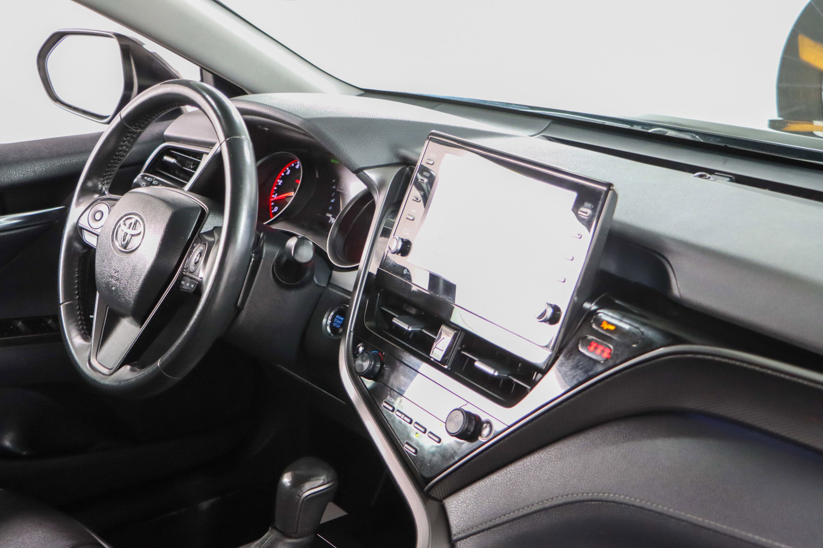 Used 2024 Toyota Camry XSE FWD image 25