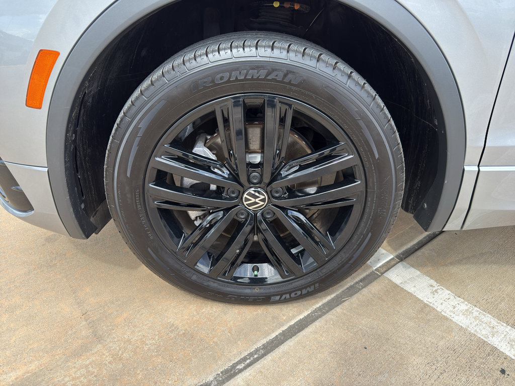 Used 2022 Volkswagen Tiguan SE R-Line image 32