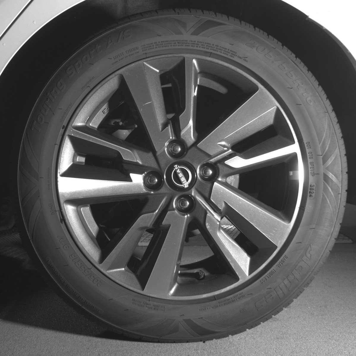 Used 2025 Nissan Versa SV image 14