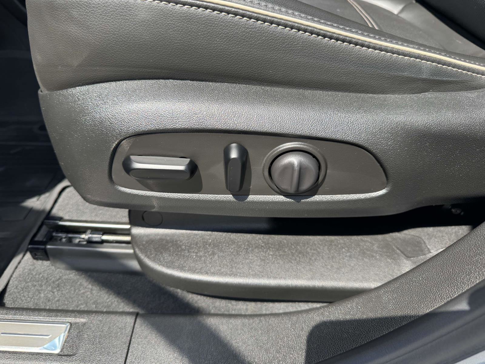 Used 2023 GMC Acadia Denali w/ Denali Technology Package image 21