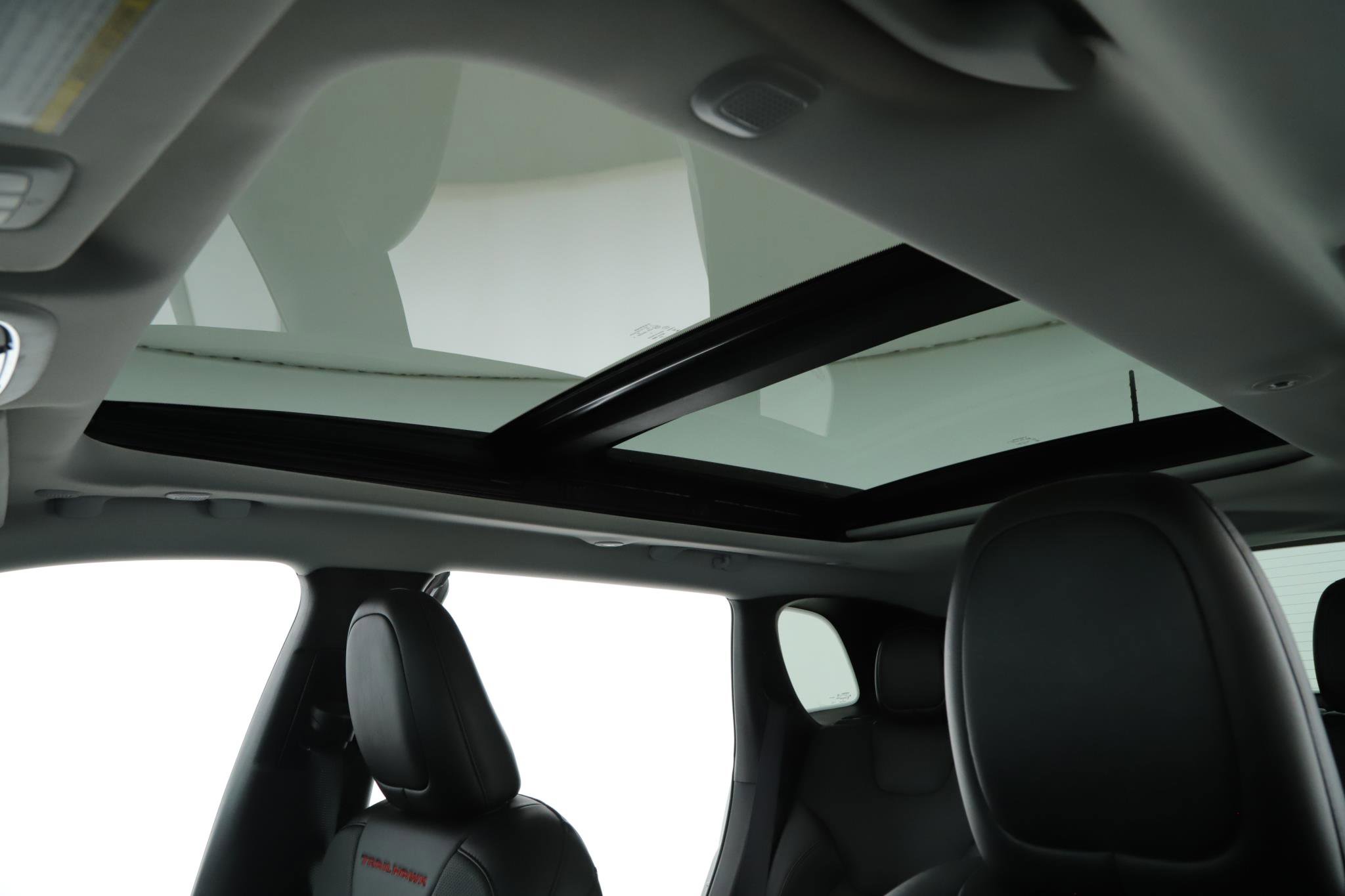 Used 2023 Jeep Cherokee Trailhawk w/ Sun & Sound Group image 5