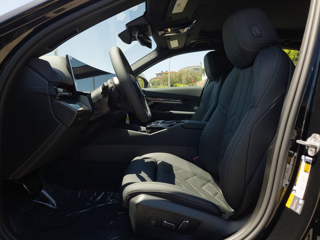 New 2026 BMW 550e xDrive w/ Premium Package AWD/4WD image 8
