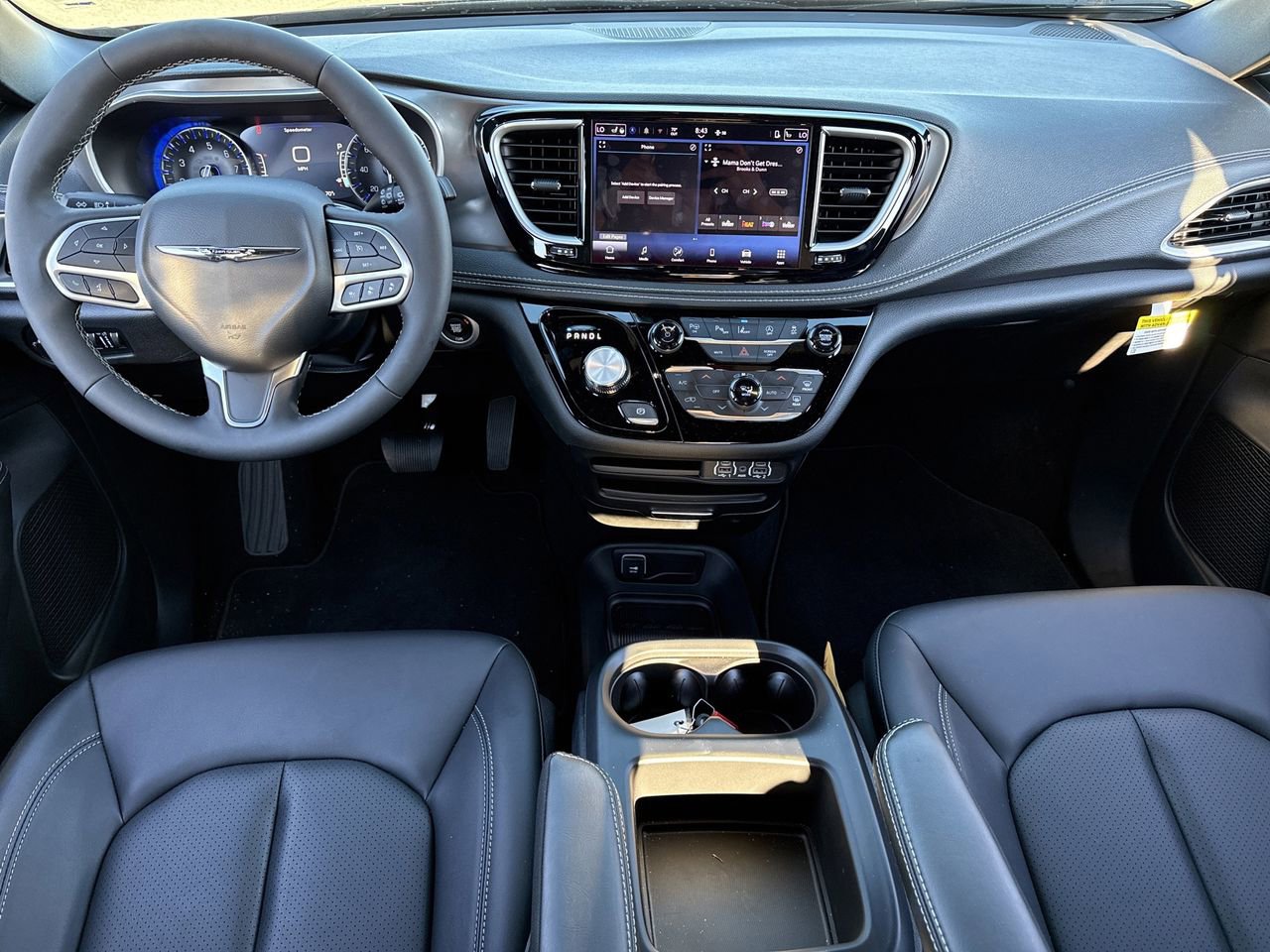 New 2025 Chrysler Pacifica Select image 2