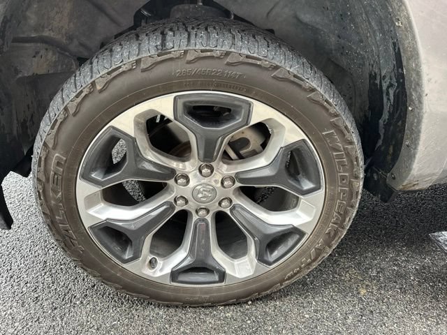 Used 2022 RAM 1500 Limited w/ Body Color Bumper Group AWD/4WD image 3