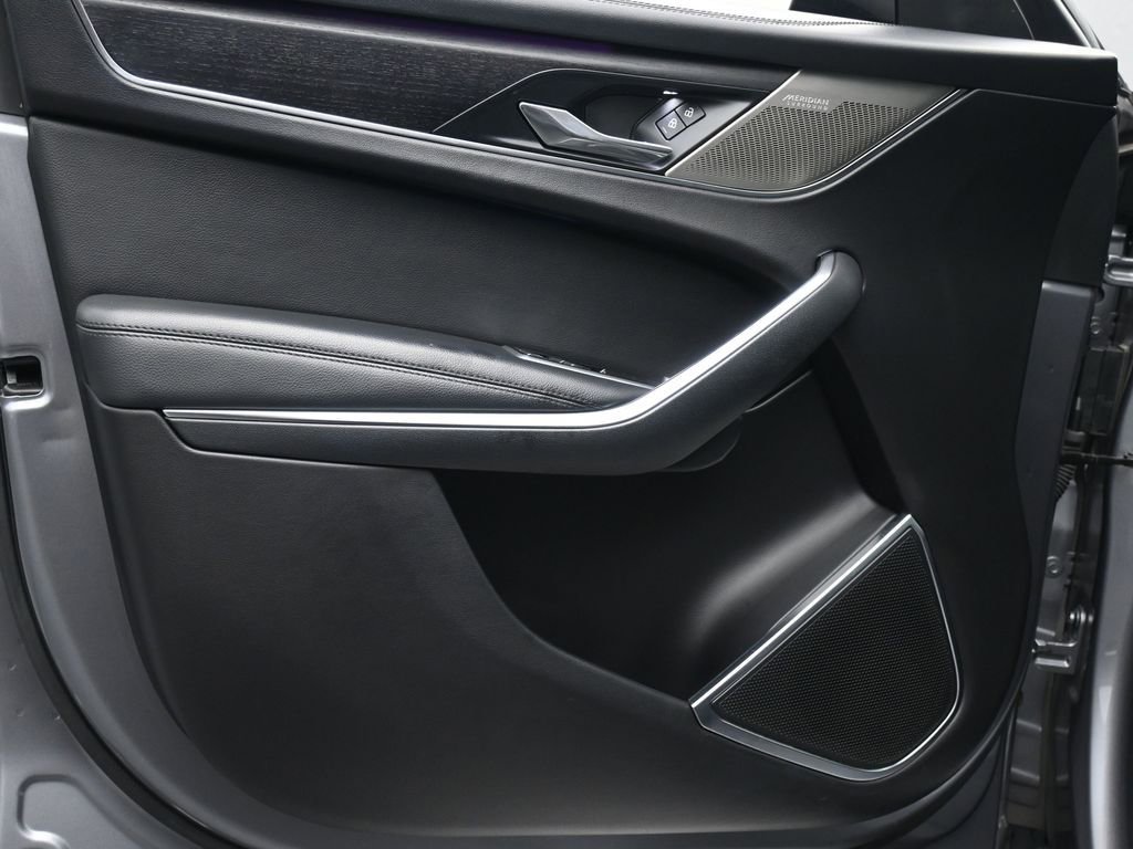 Used 2022 Jaguar F-PACE S image 9