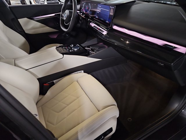 Certified 2024 BMW 540i xDrive w/ Premium Package AWD/4WD image 22